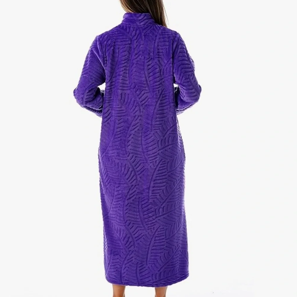 BRAND NEW ZIPPER ROBE - Picture 3 of 7